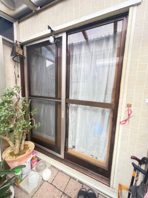 アルミ単板ガラスの窓。冷気の侵入がひどかったそうです