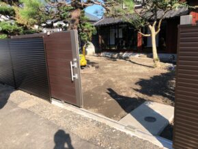 2.5mの有効開口がとれるLIXILの大型引戸門扉