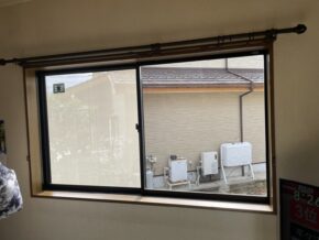 全てシングルガラスのアルミサッシ。冬は冷気が、夏は熱気がガンガン出入りする窓でした