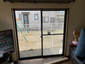 全てシングルガラスのアルミサッシ。冬は冷気が、夏は熱気がガンガン出入りする窓でした