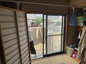 全てシングルガラスのアルミサッシ。冬は冷気が、夏は熱気がガンガン出入りする窓でした