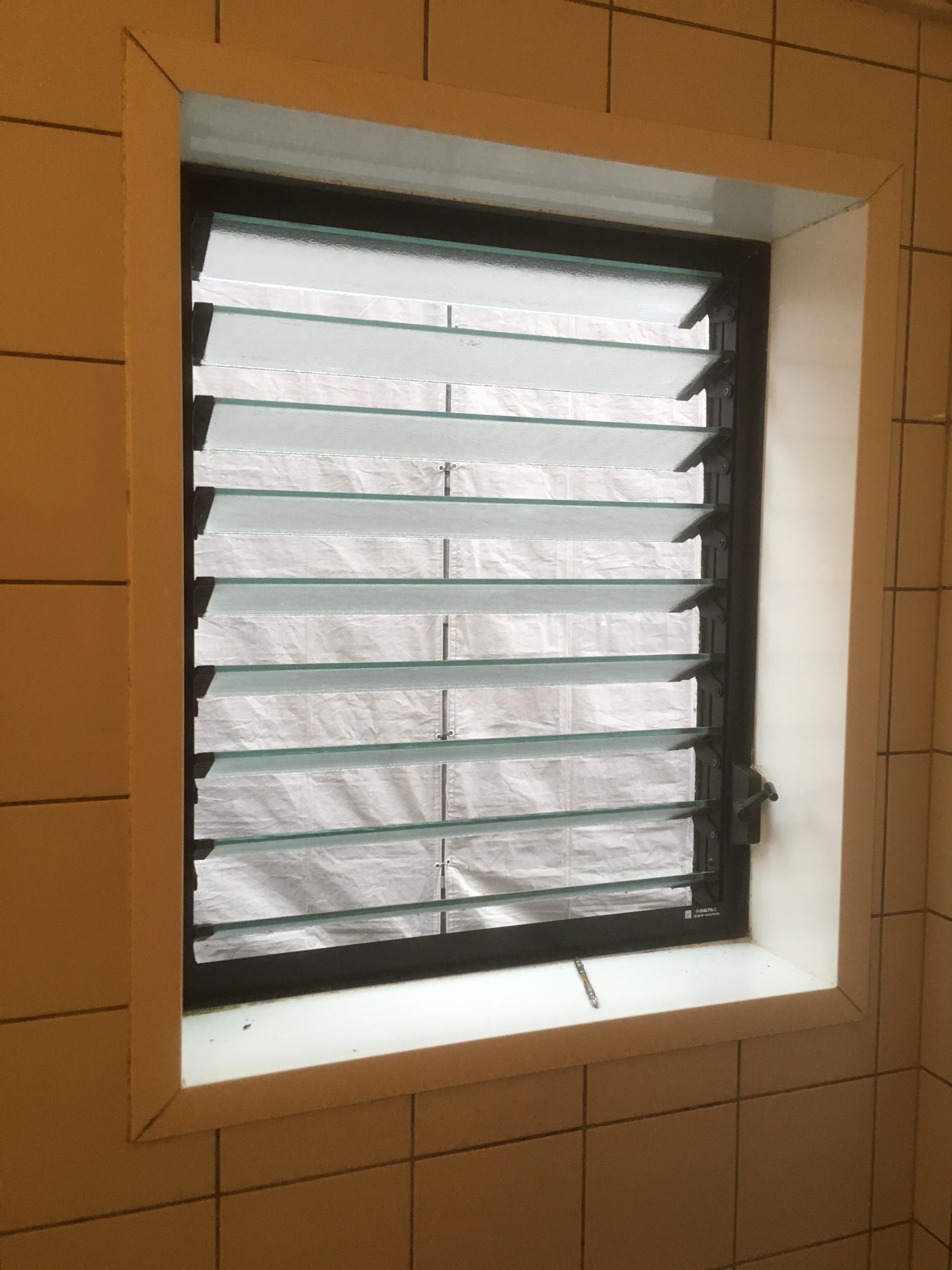 寒いジャロジー窓をマドリモで樹脂窓にリフォーム 株式会社イワイ 旧